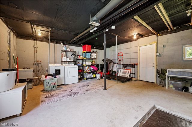 2160 Plymouth Drive, Uniontown, OH 44685