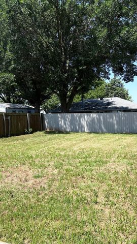 613 N Cherry Street, Aubrey, TX 76227