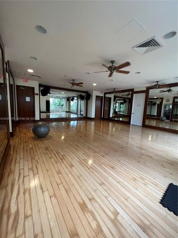 19501 W Country Club Dr 2313, Aventura, FL 33180