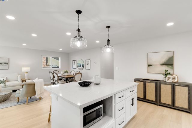 736 Adams Ave, Livermore, CA 94550