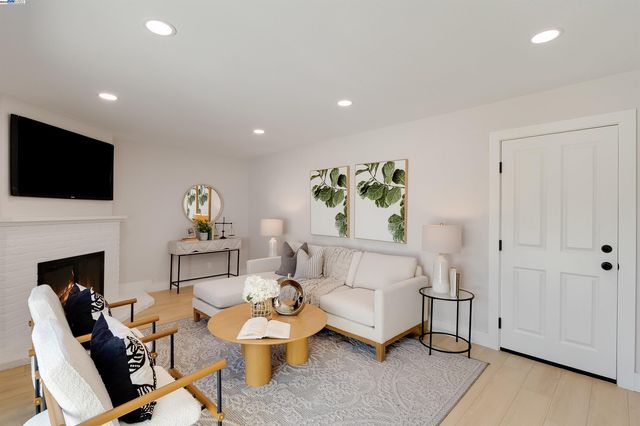 736 Adams Ave, Livermore, CA 94550