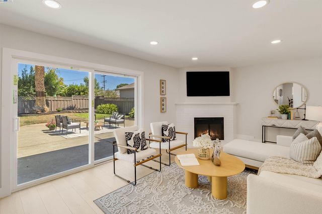 736 Adams Ave, Livermore, CA 94550