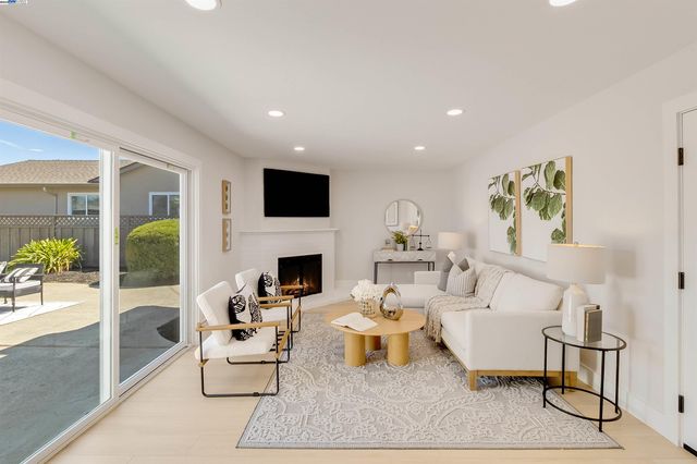 736 Adams Ave, Livermore, CA 94550