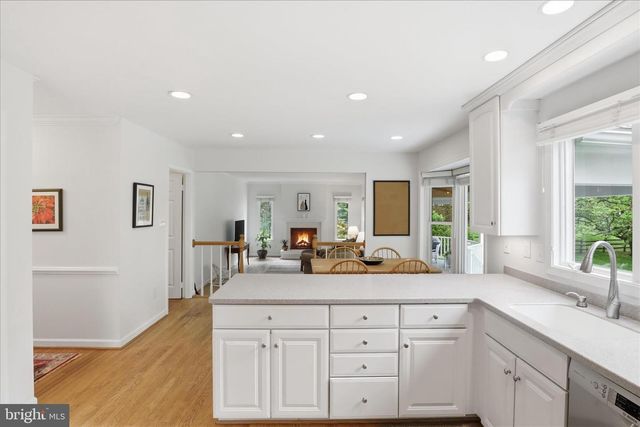 9833 SQUAW VALLEY DR, Vienna, VA 22182