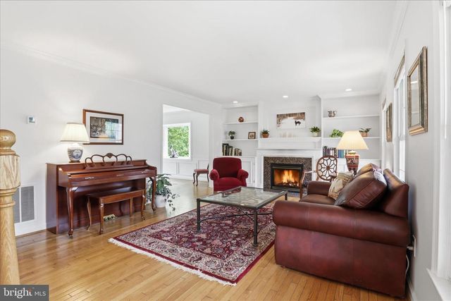 9833 SQUAW VALLEY DR, Vienna, VA 22182
