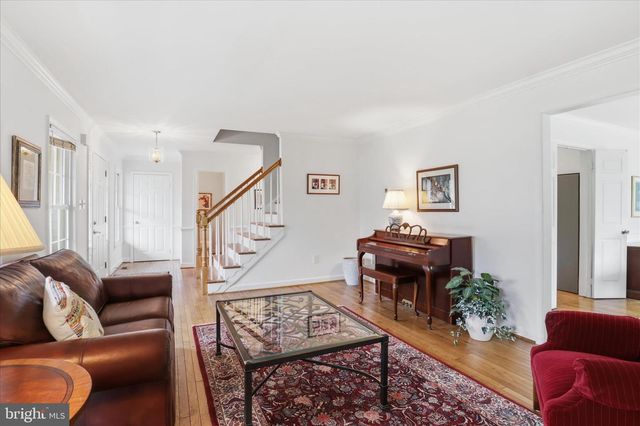 9833 SQUAW VALLEY DR, Vienna, VA 22182