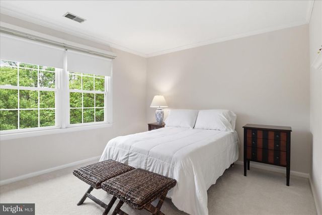 9833 SQUAW VALLEY DR, Vienna, VA 22182