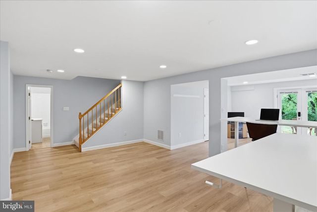 9833 SQUAW VALLEY DR, Vienna, VA 22182