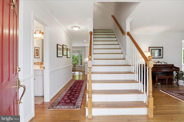 9833 SQUAW VALLEY DR, Vienna, VA 22182