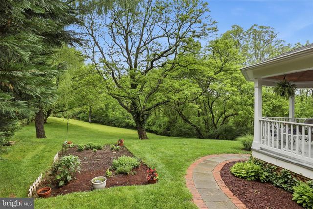9833 SQUAW VALLEY DR, Vienna, VA 22182