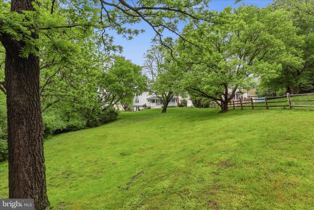 9833 SQUAW VALLEY DR, Vienna, VA 22182
