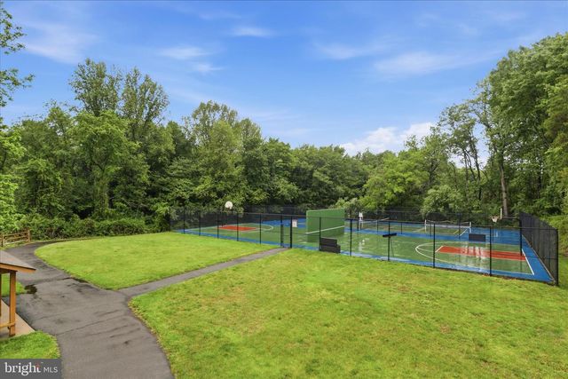 9833 SQUAW VALLEY DR, Vienna, VA 22182