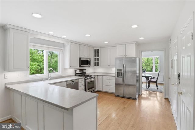 9833 SQUAW VALLEY DR, Vienna, VA 22182
