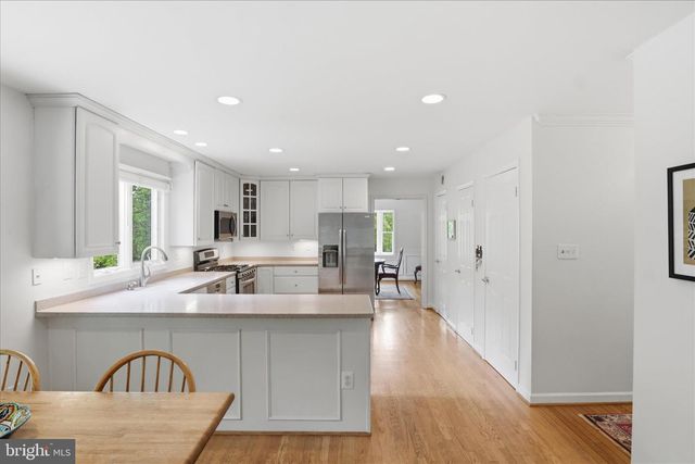 9833 SQUAW VALLEY DR, Vienna, VA 22182