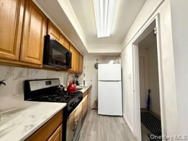 222-89 Braddock Avenue 4B, Bellerose, NY 11428
