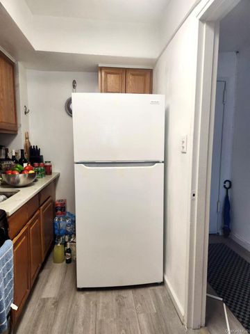 222-89 Braddock Avenue 4B, Bellerose, NY 11428
