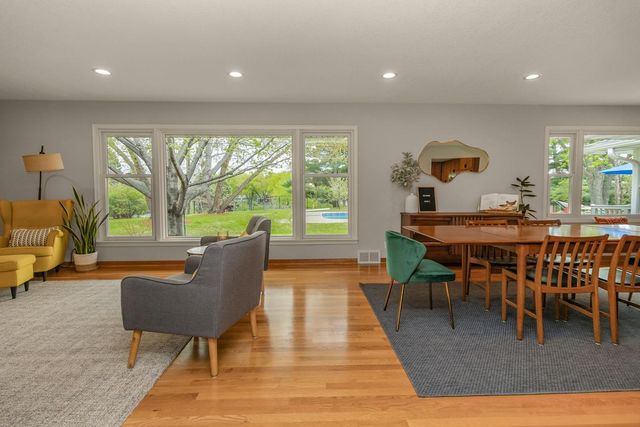 1940 Wachtler Avenue, Mendota Heights, MN 55118