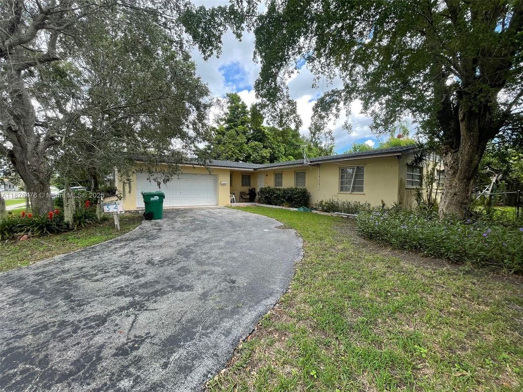 15741 SW 99th Ave, Miami, FL 33157
