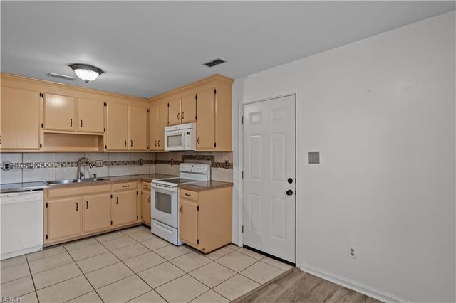 213 Ireland ST, Hampton, VA 23663