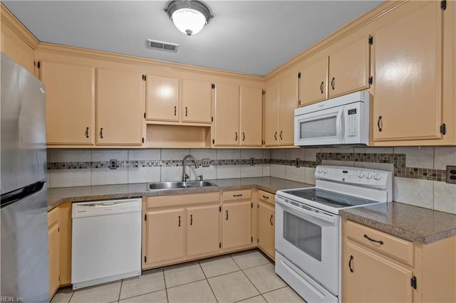 213 Ireland ST, Hampton, VA 23663