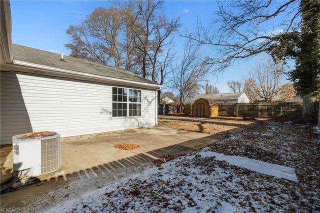 213 Ireland ST, Hampton, VA 23663