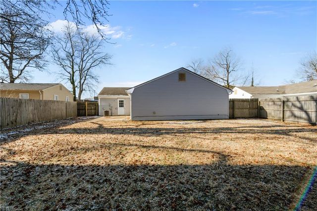 213 Ireland ST, Hampton, VA 23663