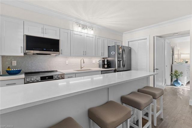 980 7th AVE S 102, Naples, FL 34102