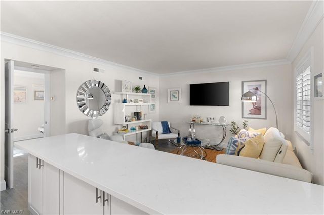 980 7th AVE S 102, Naples, FL 34102