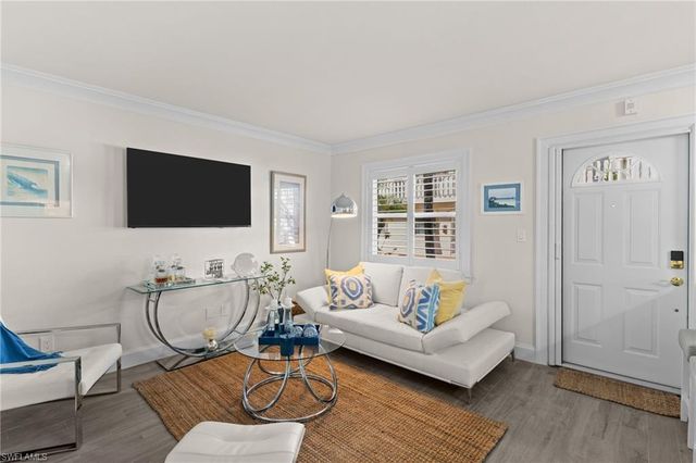 980 7th AVE S 102, Naples, FL 34102