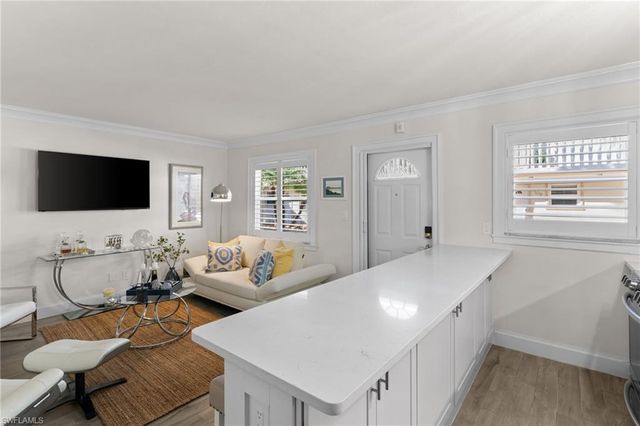 980 7th AVE S 102, Naples, FL 34102