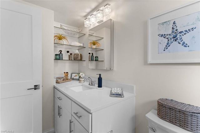 980 7th AVE S 102, Naples, FL 34102