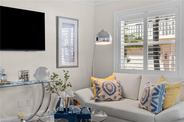 980 7th AVE S 102, Naples, FL 34102