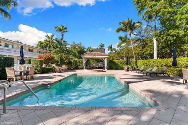 980 7th AVE S 102, Naples, FL 34102