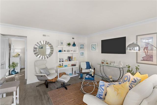 980 7th AVE S 102, Naples, FL 34102