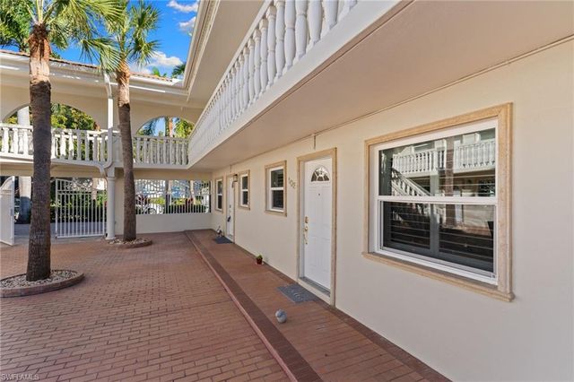 980 7th AVE S 102, Naples, FL 34102