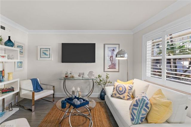 980 7th AVE S 102, Naples, FL 34102