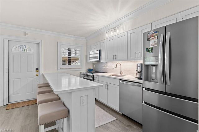 980 7th AVE S 102, Naples, FL 34102