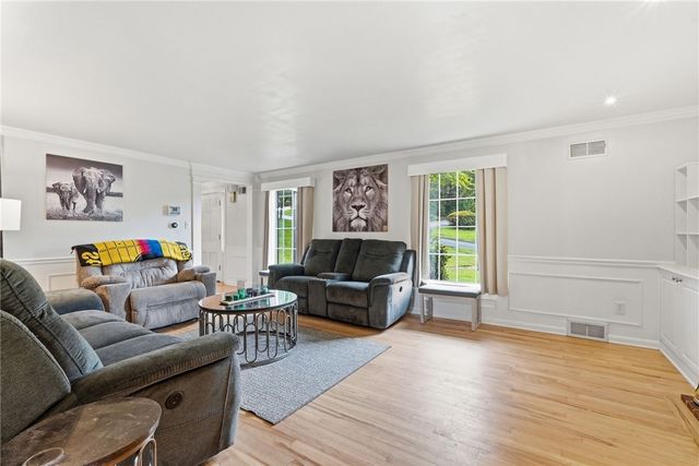 116 Hawthorne Dr, Wilkins Twp, PA 15235