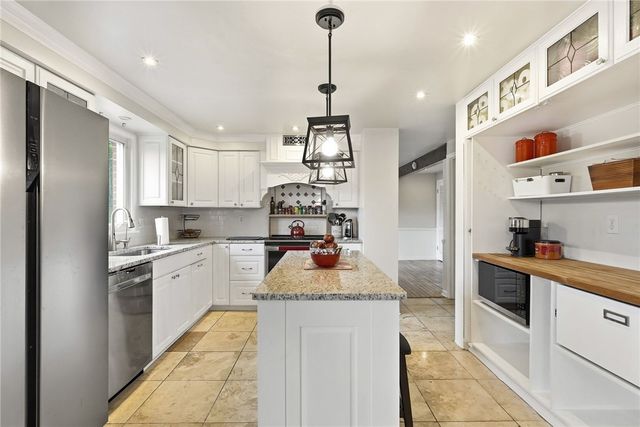 116 Hawthorne Dr, Wilkins Twp, PA 15235