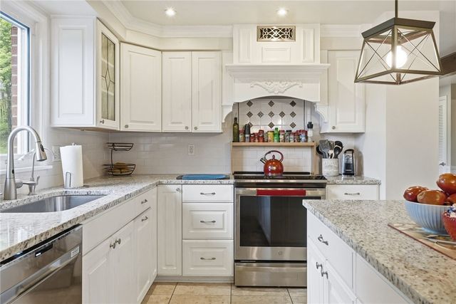 116 Hawthorne Dr, Wilkins Twp, PA 15235
