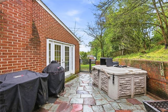 116 Hawthorne Dr, Wilkins Twp, PA 15235