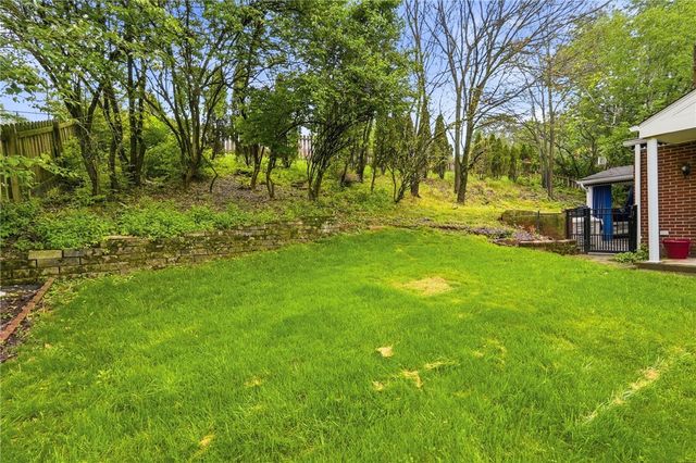 116 Hawthorne Dr, Wilkins Twp, PA 15235