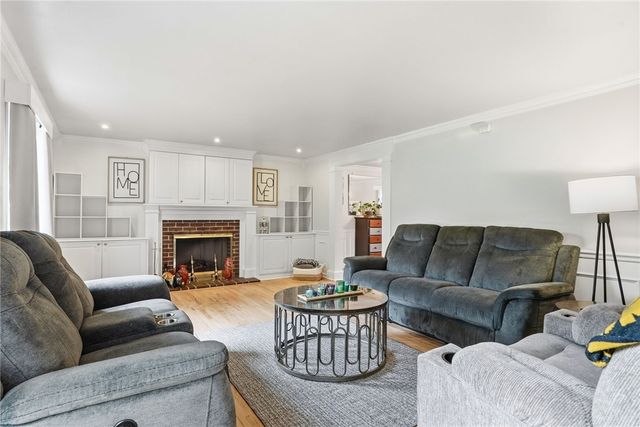 116 Hawthorne Dr, Wilkins Twp, PA 15235