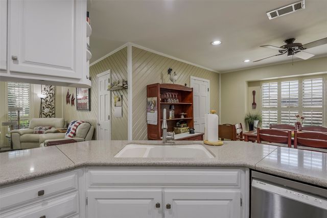 2010 Surrey Oaks Drive, Arlington, TX 76006