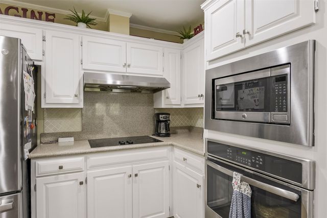 2010 Surrey Oaks Drive, Arlington, TX 76006