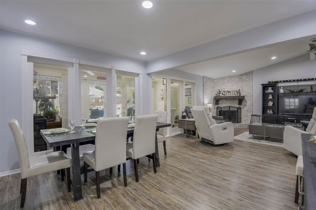 2010 Surrey Oaks Drive, Arlington, TX 76006