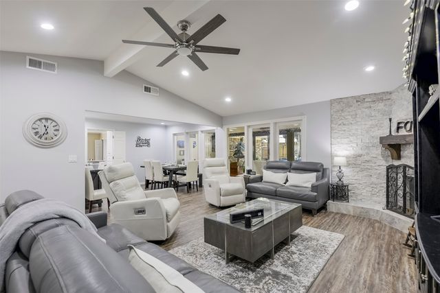 2010 Surrey Oaks Drive, Arlington, TX 76006