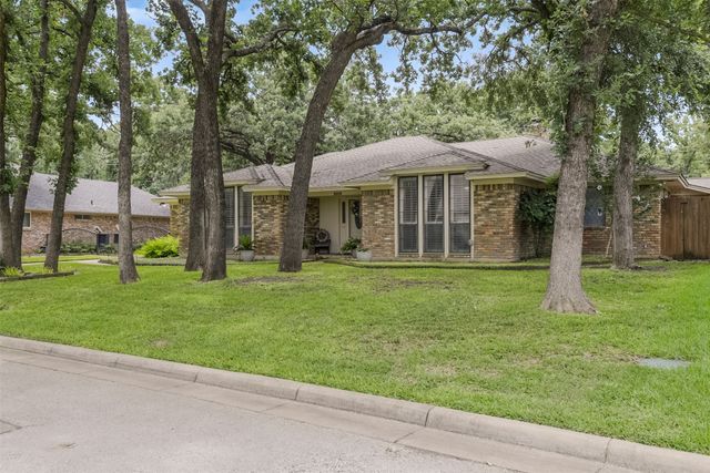 2010 Surrey Oaks Drive, Arlington, TX 76006
