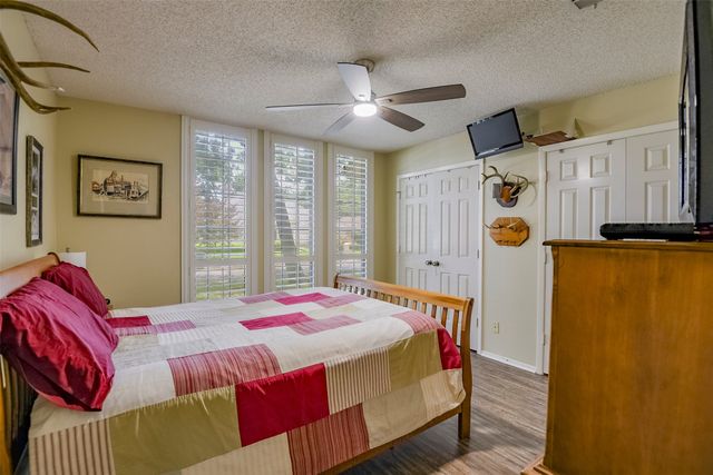 2010 Surrey Oaks Drive, Arlington, TX 76006