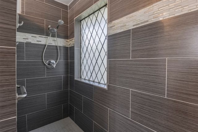 2010 Surrey Oaks Drive, Arlington, TX 76006